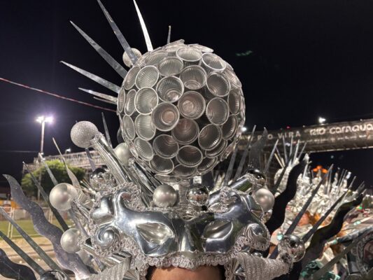 Detalhes fantasia cometa joseli