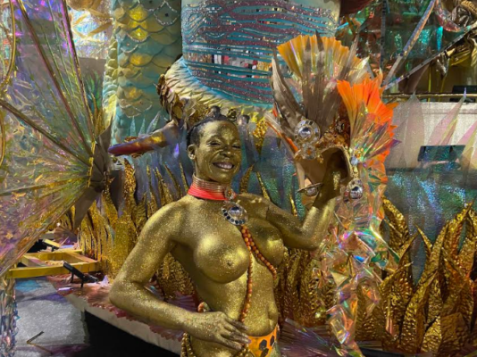 Axé que ecoa dos tambores! Viradouro exalta fé e ancestralidade em carro místico 2 Egilli Oliveira