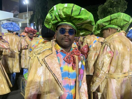 Feijão Bombeiro, ritmista da Vila Isabel. Foto: Carolina Freitas/CARNAVALESCO