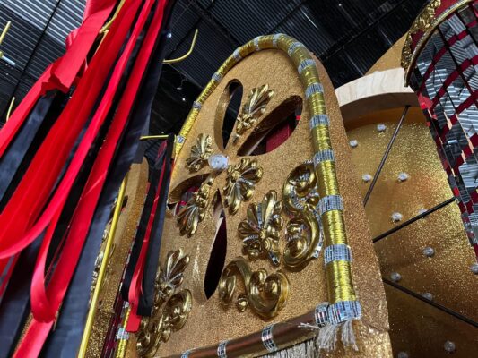 Série Barracões: Rodrigo Almeida conta como a Em Cima da Hora irá apresentar a Pombagira e o empoderamento feminino na Sapucaí 4 IMG 20260203 WA0148