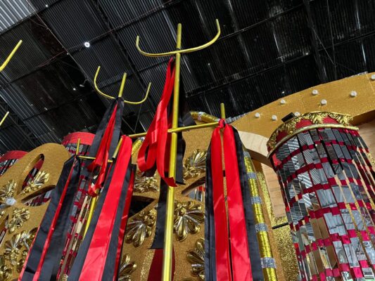 Série Barracões: Rodrigo Almeida conta como a Em Cima da Hora irá apresentar a Pombagira e o empoderamento feminino na Sapucaí 3 IMG 20260203 WA0149