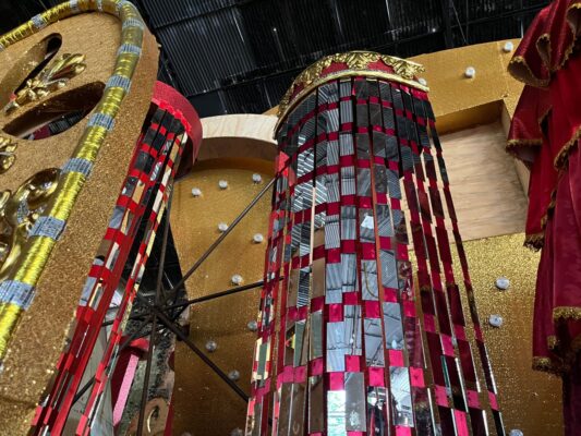 Série Barracões: Rodrigo Almeida conta como a Em Cima da Hora irá apresentar a Pombagira e o empoderamento feminino na Sapucaí 2 IMG 20260203 WA0151