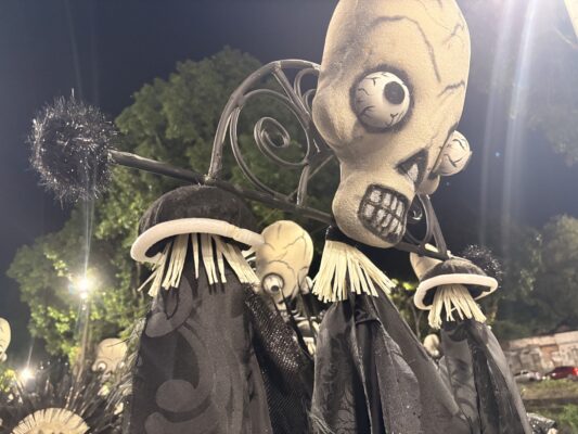 Entre o medo e o encanto: a Ala 19 da Unidos de Padre Miguel leva o sobrenatural à Avenida 1 IMG 4210