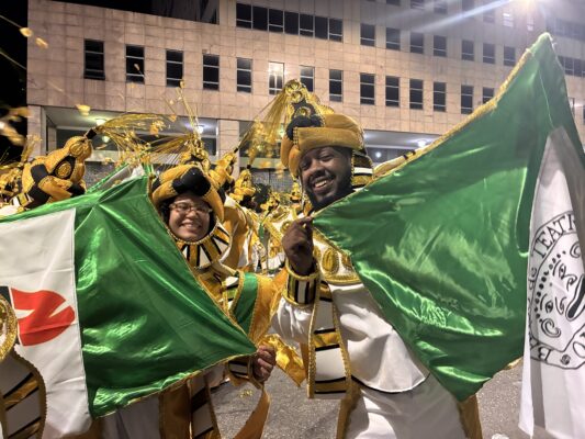 Legado que ecoa na Avenida: União do Parque Acari exalta a arte negra como herança viva na Sapucaí 3 IMG 8018 1