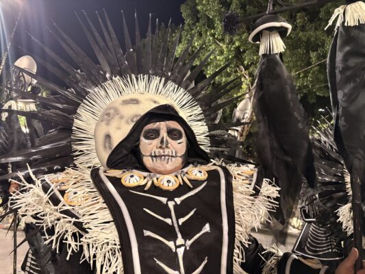 Entre o medo e o encanto: a Ala 19 da Unidos de Padre Miguel leva o sobrenatural à Avenida 2 Jose UPM