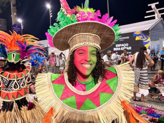 Julia Santana de 24 anos