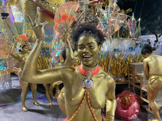 Axé que ecoa dos tambores! Viradouro exalta fé e ancestralidade em carro místico 4 LUCIANA SANTOS