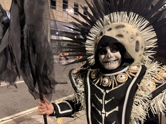 Entre o medo e o encanto: a Ala 19 da Unidos de Padre Miguel leva o sobrenatural à Avenida 3 Lucina UPM