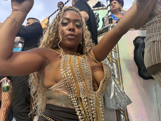 Da ancestralidade ao 150 BPM: Unidos da Ponte transforma Sapucaí em baile funk 4 MCNem Ponte