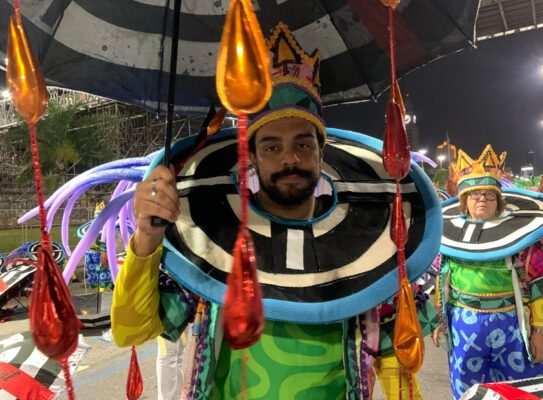 “A Bala Não Erra o Alvo”: ala do Império Serrano impacta a Avenida ao protestar contra a violência no Rio de Janeiro 3 Micael Nascimendo de 32 anos