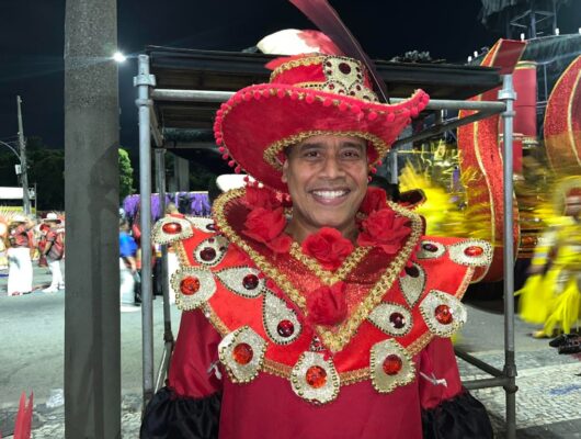 Ala da Em Cima da Hora representa a força espiritual feminina ao evocar Pombagiras 2 O administrador Wagner Guimaraes de 40 anos