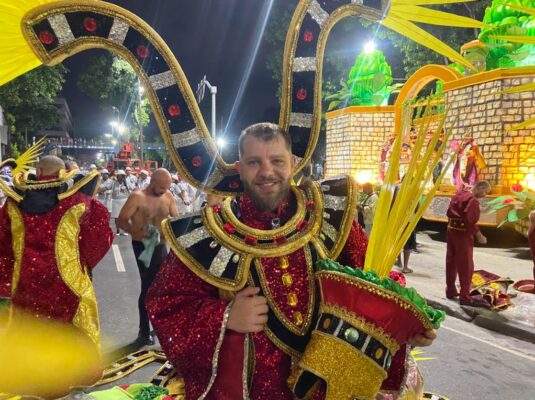 Iphan na Avenida: Botafogo Samba Clube transforma patrimônio em espetáculo na Sapucaí 2 O arquiteto Caue Santana de 40 anos