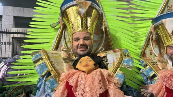 Acadêmicos de Niterói abre os desfiles do Grupo Especial com ala que manda recado direto: “A fome tem pressa” 3 O contador Felipe Costa de 34 anos