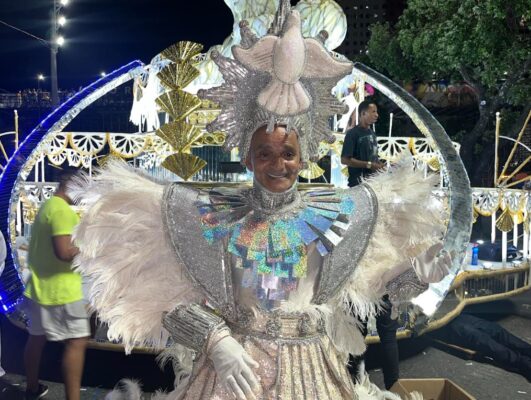 Paulo Cesar de 57 anos desfila na agremiacao ha 8 anos