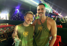 Influenciadores Felipe Voigt e Daniel Simas curtem o carnaval da Sapucaí no Camarote King