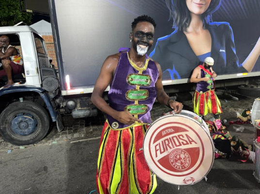 Bateria Pirata-Furiosa: Bateria do Salgueiro representa piratas em busca de um tesouro 5 Wallace