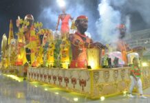 Comunidade animada ao ritmo de bateria criativa conduz o retorno do Amizade Zona Leste ao Anhembi