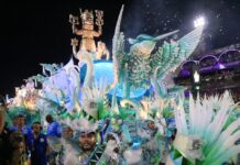 Em desfile plasticamente deslumbrante, Beija-Flor reafirma sua potência estética e sustenta candidatura sólida ao bicampeonato