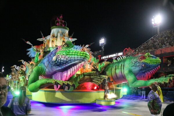 Entre o impacto visual e o canto irregular, Botafogo faz desfile de contrastes 1 botafogo desfile 2026 15