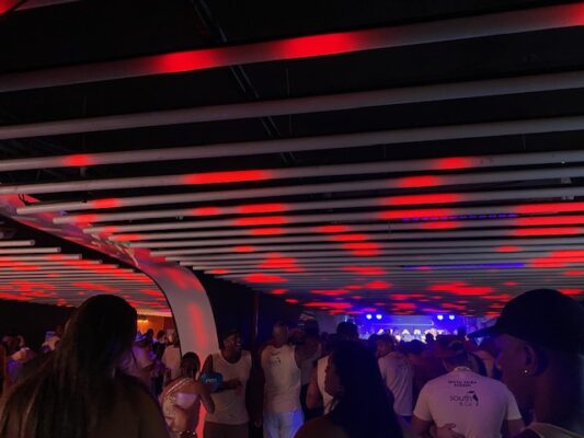 Tecnologia, conforto e consciência: o novo espetáculo do Camarote King 4 camarote king5