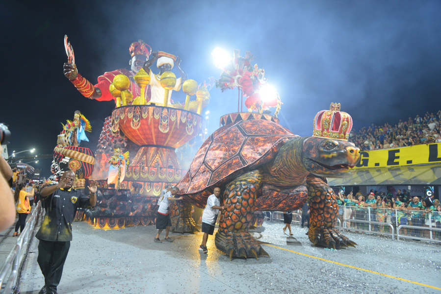 Bateria se destaca positivamente no desfile do Camisa 12 8 camisa12 desfile26 woodyhenrique felipearaujo ligasp 9