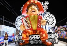 Com o canto da comunidade, Cubango faz o amanhecer virar espetáculo na Intendente