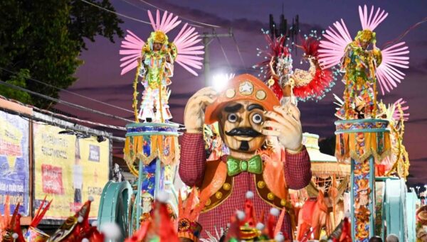 Com o canto da comunidade, Cubango faz o amanhecer virar espetáculo na Intendente 4 cubango 2026 5