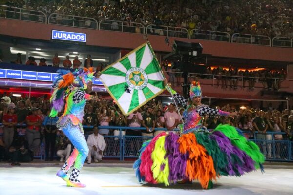 Mocidade entrega estética de qualidade, casal se destaca, mas evolução é bastante problemática 3 desfile 2026 11 2