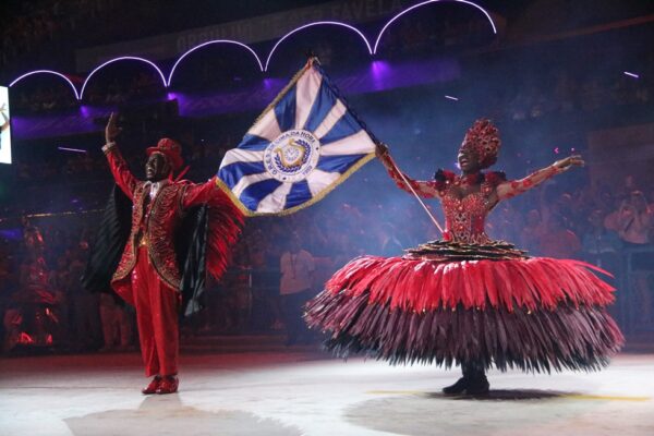 Samba tem alto rendimento, Em Cima Da Hora apresenta bom conjunto de fantasias, mas peca em evolução 3 em cima da hora desfile 2026 08