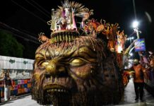 Comissão de frente brilha em desfile intenso da Flamanguaça