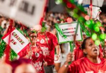 Grande Rio atravessa a chuva com força ancestral e confirma consistência na disputa pelo topo