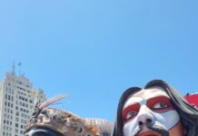 Alegorias da Imperatriz na área de concentração para o desfile no Carnaval 2026