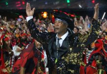 Freddy Ferreira analisa a bateria da Imperatriz no desfile no Carnaval 2026