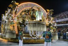 Império Serrano apresenta enredo forte, estética ousada, mas sofre com evolução arrastada e problemas de acabamento