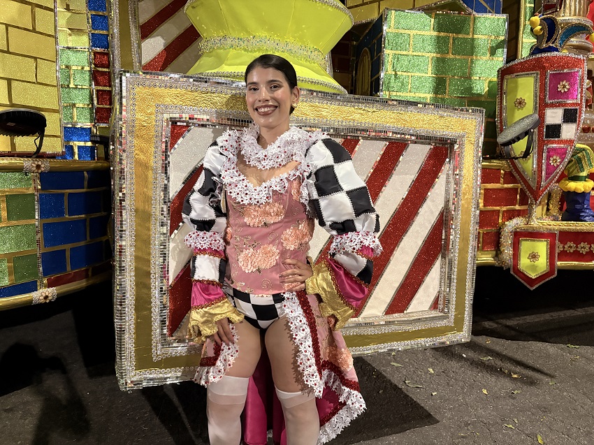 Acadêmicos do Salgueiro abre desfile com navio-biblioteca e transforma legado de Rosa Magalhães em espetáculo visual 3 juliane salgueiro