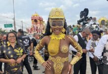 Rosiane Pinheiro e Madu simbolizam luta operária à frente da bateria do Vai-Vai