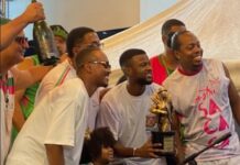 Torcedores da Mangueira opinam após o sexto lugar no Carnaval 2026