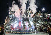 Maricá faz desfile campeão, mas estouro do tempo e alegoria apagada tiram a escola da briga por título da Série Ouro