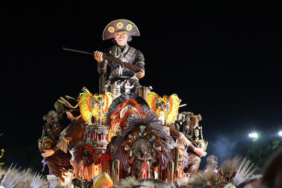 Pérola Negra constrói narrativa consistente sobre Maria Bonita no Anhembi 7 perolanegra desfile26 woodyhenrique felipearaujo ligasp 16