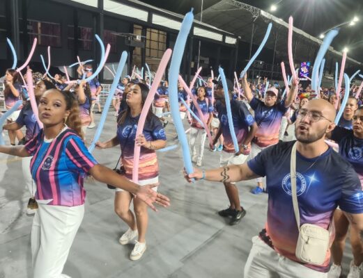 Projeto Sou Roseira impulsiona o canto da comunidade e reforça organização da Rosas de Ouro no segundo ensaio técnico 1 rosas et2 3