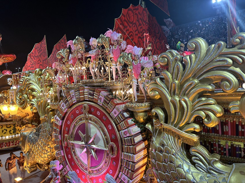 Acadêmicos do Salgueiro abre desfile com navio-biblioteca e transforma legado de Rosa Magalhães em espetáculo visual 2 salgueiro aa2