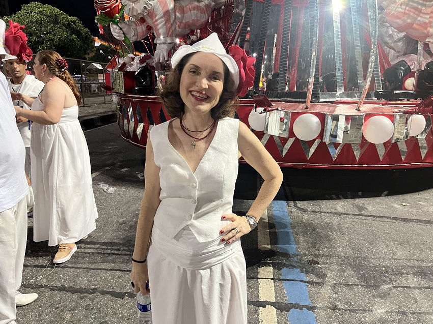 De volta para casa: Salgueiro finaliza desfile com Rosa Magalhães retornando à agremiação 2 teresa salgueiro