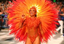 Mileide Mihaile está de volta ao posto de rainha da bateria da Unidos da Tijuca