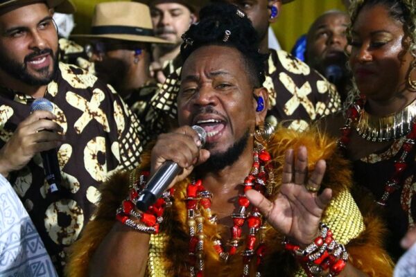 Paraíso do Tuiuti exaltou Ifá com potência cênica e musical, mas sofreu com falhas em evolucão 4 tuiuti desfile 2026 03