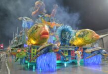 Conjunto alegórico marca desfile da Uirapuru da Mooca