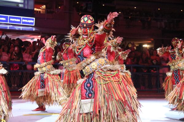 Imbatível! Alegorias impactantes, qualidade estética e de quesitos colocam Unidos de Padre Miguel como candidata ao título 2 upm desfile 2026 06