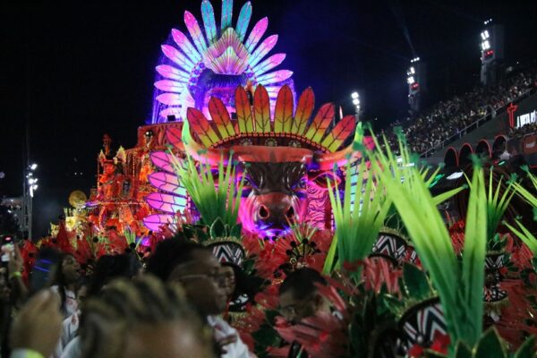 Imbatível! Alegorias impactantes, qualidade estética e de quesitos colocam Unidos de Padre Miguel como candidata ao título 1 upm desfile 2026 09