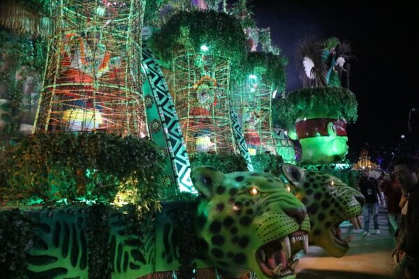 Imbatível! Alegorias impactantes, qualidade estética e de quesitos colocam Unidos de Padre Miguel como candidata ao título 10 upm desfile 2026 25