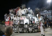 Vigário Geral tem estética criativa, enredo ousado, mas peca na leitura e no canto da comunidade