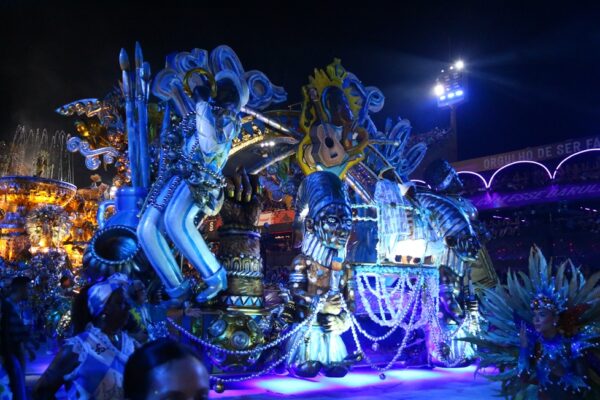 Colorido de Heitor pinta estética primorosa e excelência em outros quesitos colocam Vila Isabel na briga pelo título 4 vila isabel desfile 2026 11